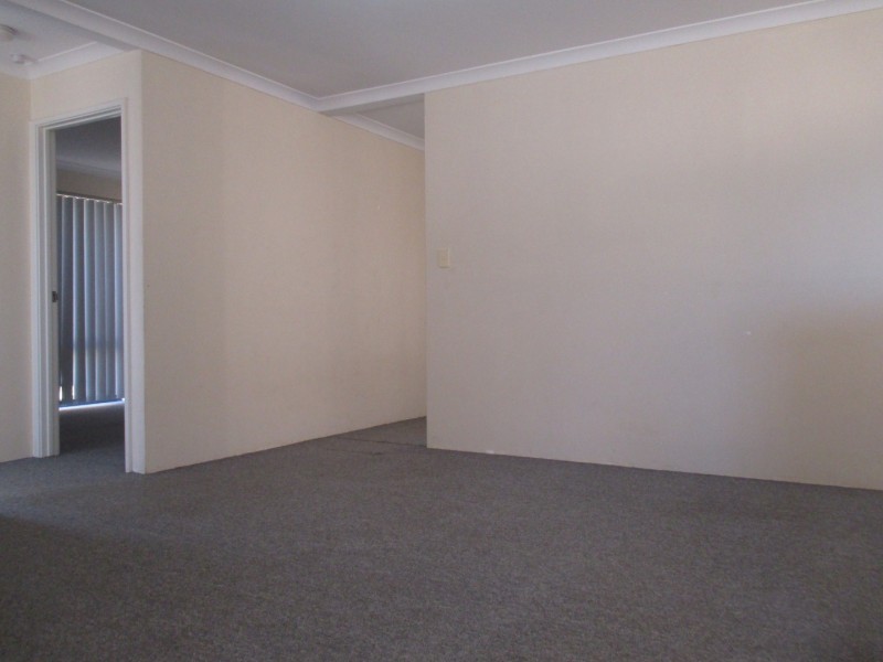 8 Madge Way, Leda WA 6170