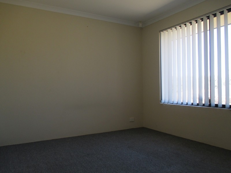 8 Madge Way, Leda WA 6170