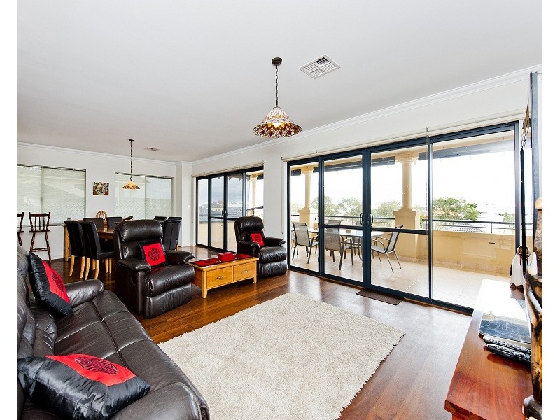 2 Hassars Road, Secret Harbour WA 6173