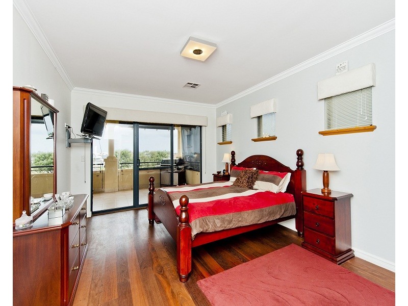 2 Hassars Road, Secret Harbour WA 6173