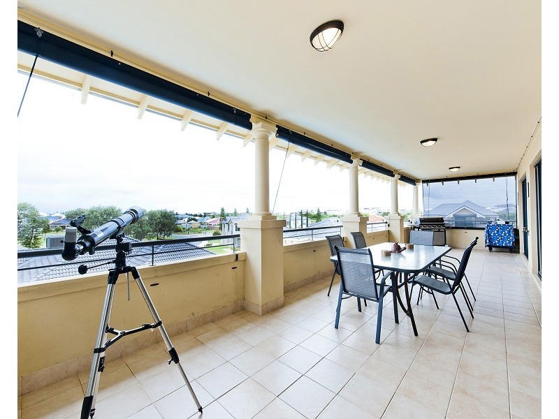 2 Hassars Road, Secret Harbour WA 6173