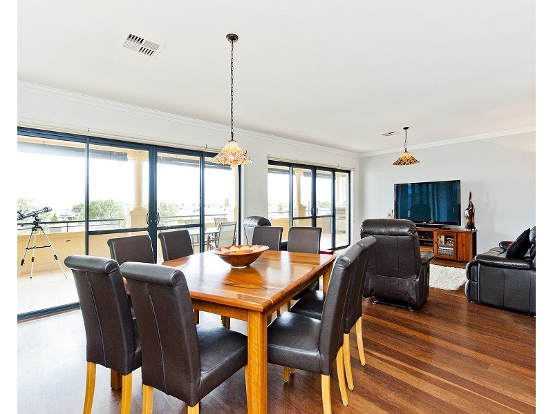 2 Hassars Road, Secret Harbour WA 6173