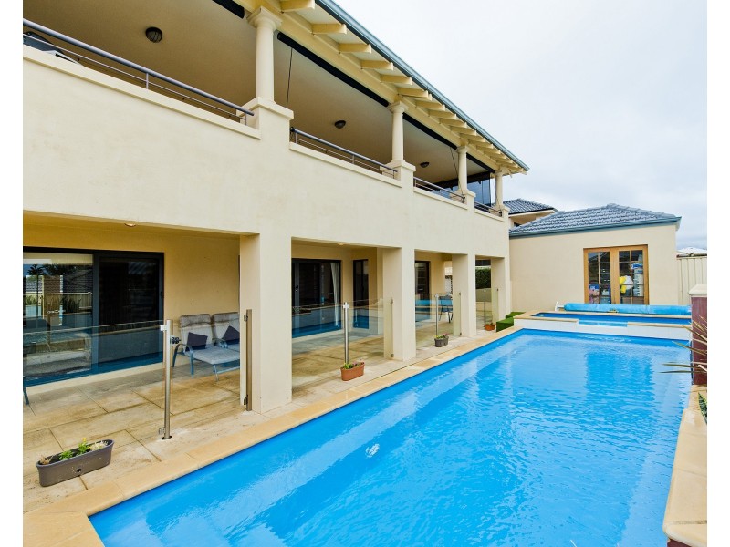 2 Hassars Road, Secret Harbour WA 6173