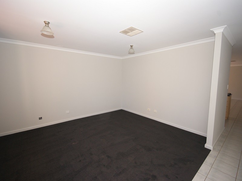 3 Sellafield Bend, Waikiki WA 6169