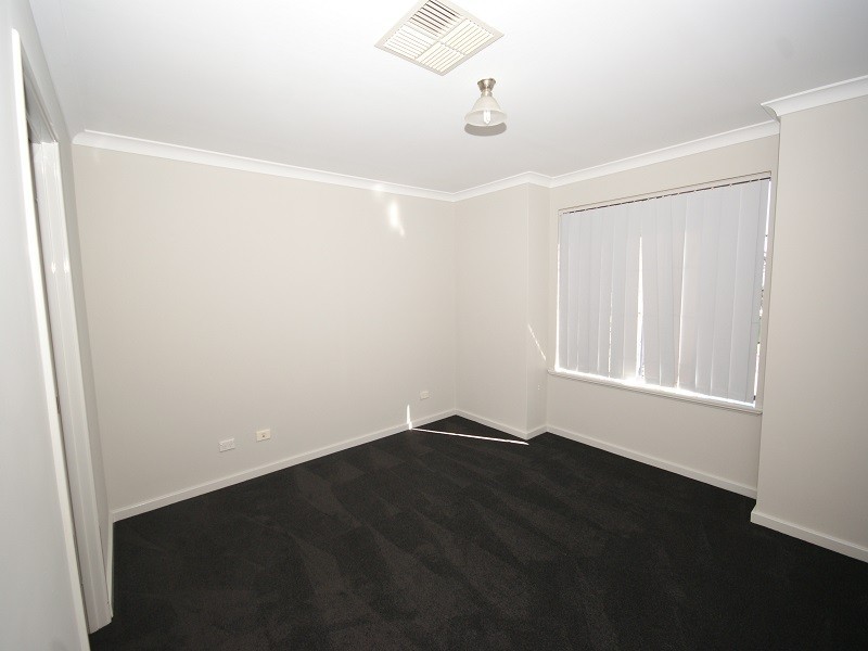 3 Sellafield Bend, Waikiki WA 6169