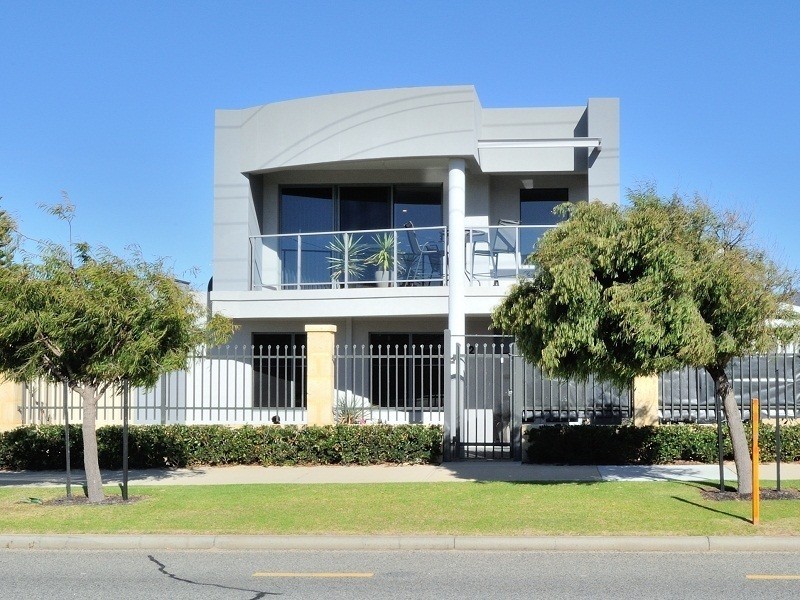 2/19 Malibu Road, Safety Bay WA 6169