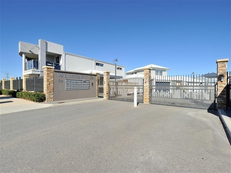 2/19 Malibu Road, Safety Bay WA 6169