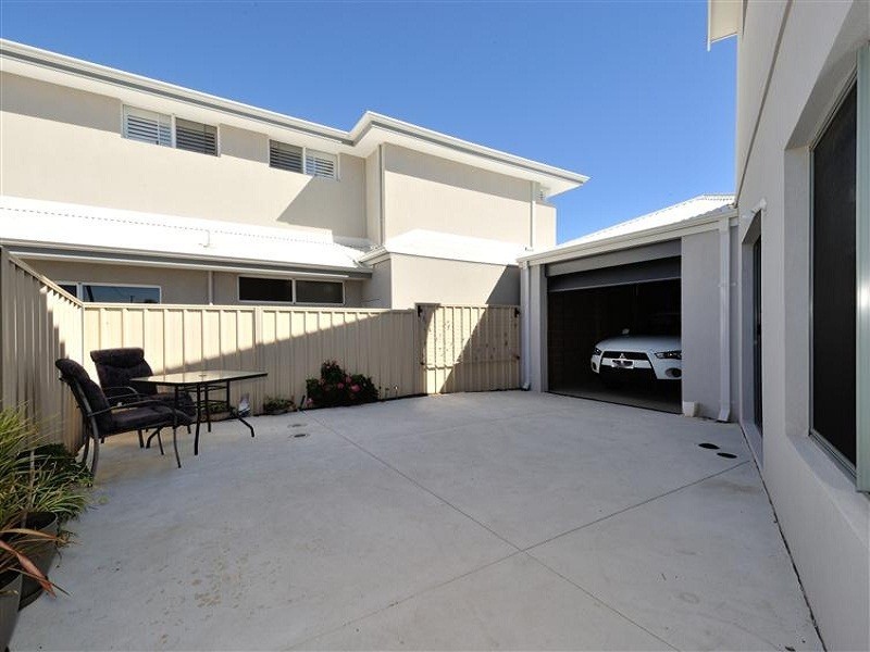 2/19 Malibu Road, Safety Bay WA 6169