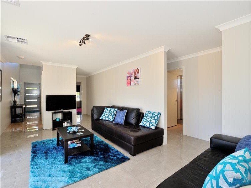 2/19 Malibu Road, Safety Bay WA 6169