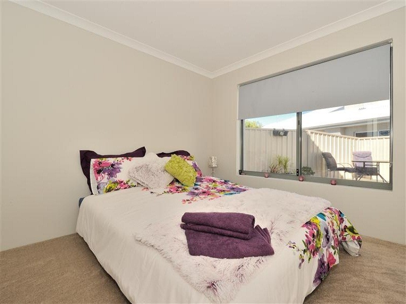 2/19 Malibu Road, Safety Bay WA 6169