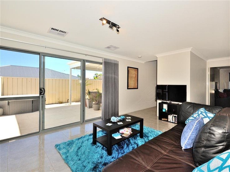 2/19 Malibu Road, Safety Bay WA 6169