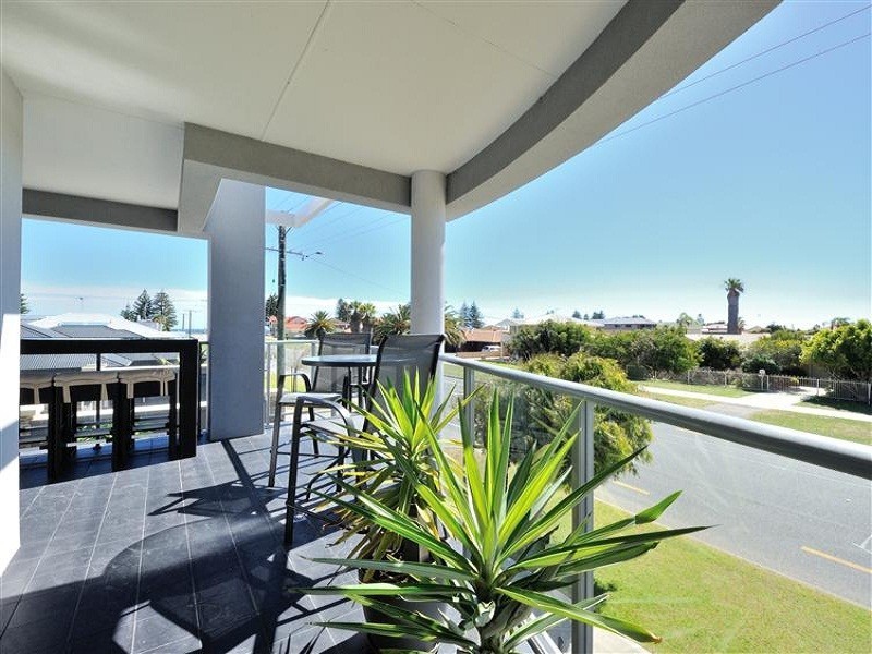 2/19 Malibu Road, Safety Bay WA 6169