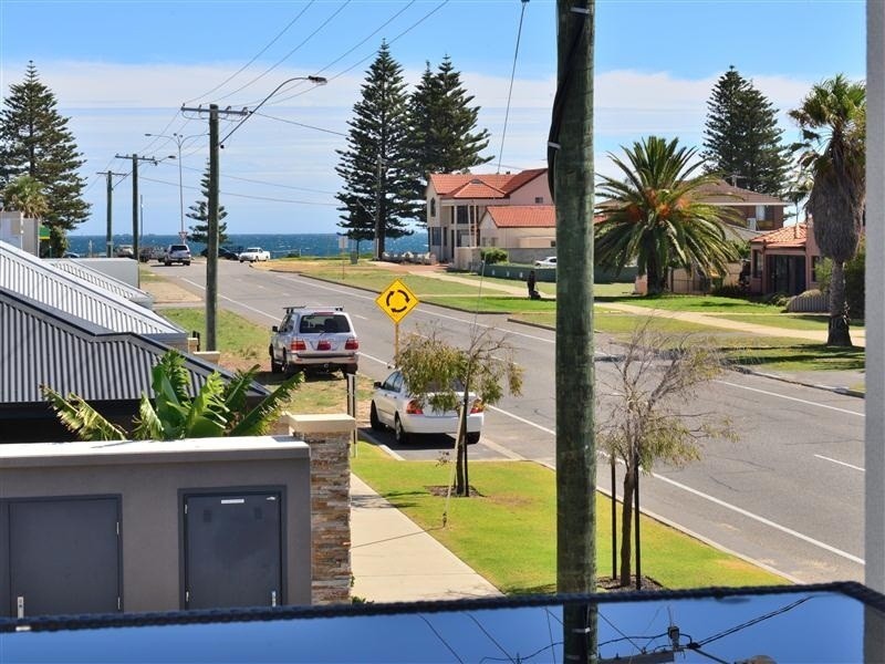 2/19 Malibu Road, Safety Bay WA 6169