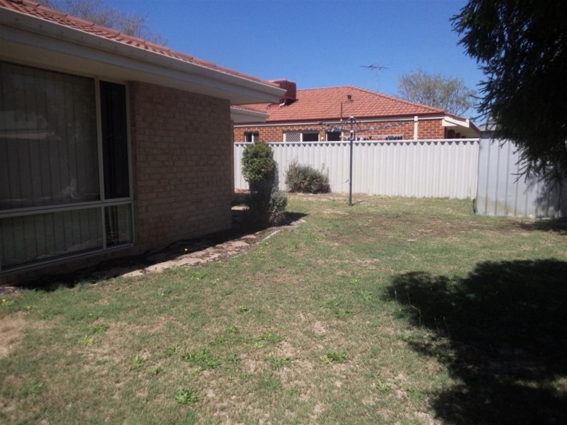 5 Summerhill Place, Warnbro WA 6169