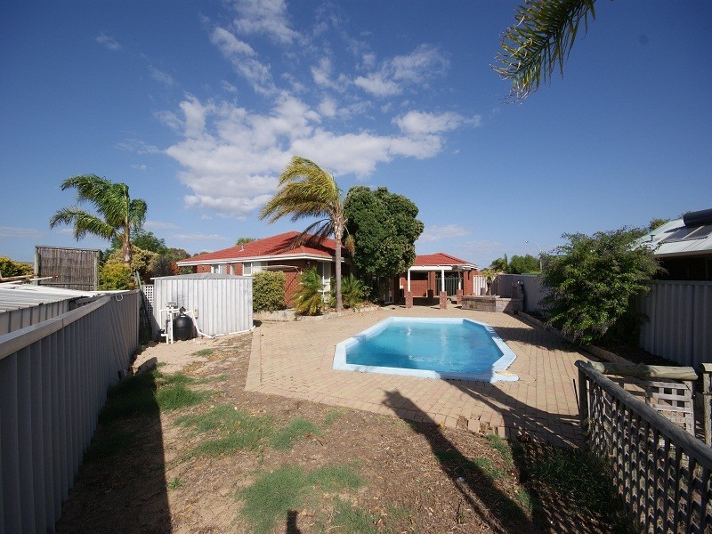 12 Ryde Close, Warnbro WA 6169