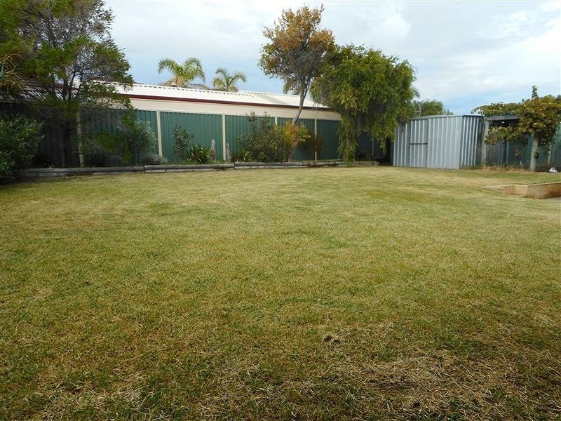 11 Noumea Place, Waikiki WA 6169