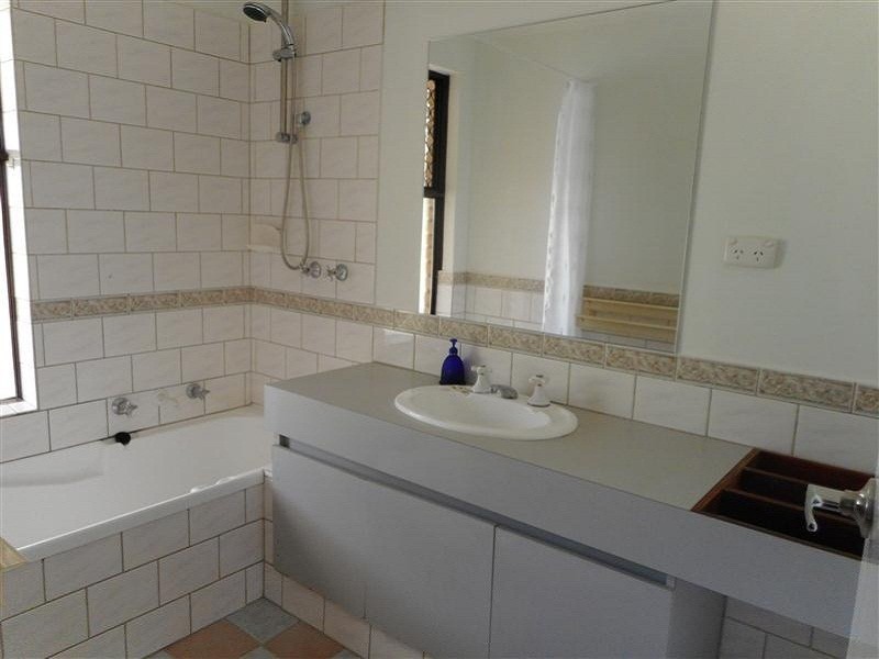 11 Noumea Place, Waikiki WA 6169