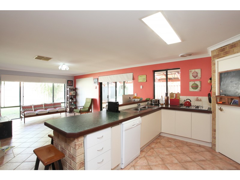 15 Jaywick Close, Safety Bay WA 6169