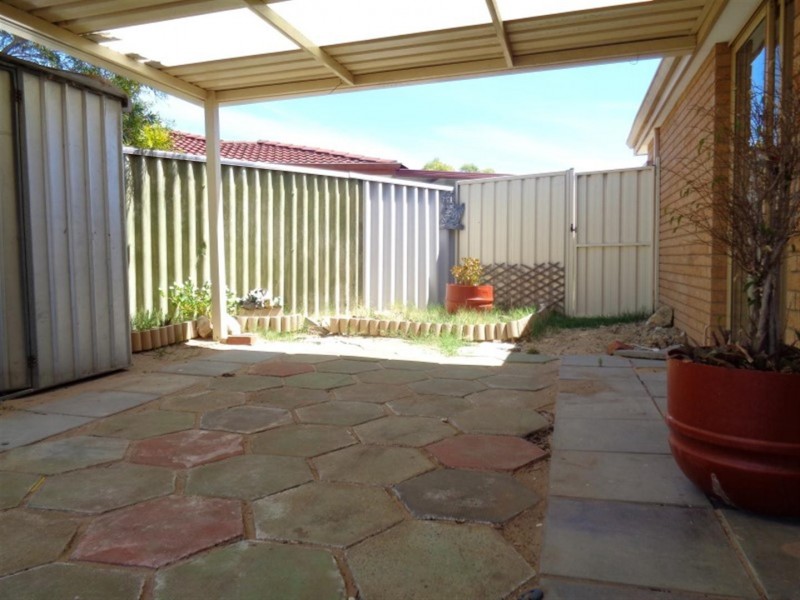 8 Fox Close, Waikiki WA 6169