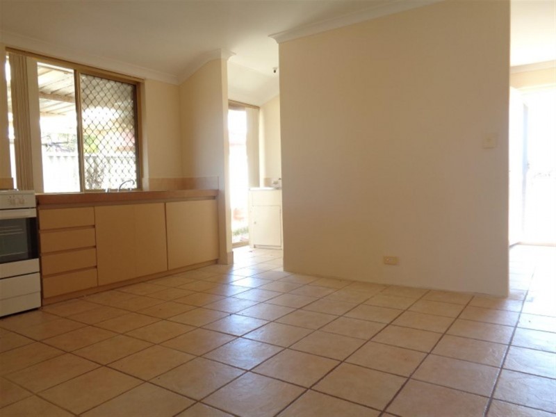 8 Fox Close, Waikiki WA 6169