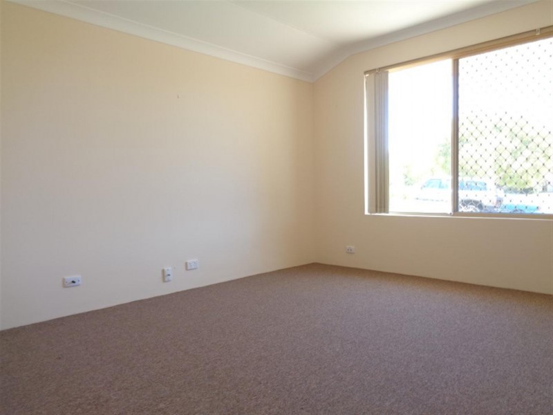 8 Fox Close, Waikiki WA 6169