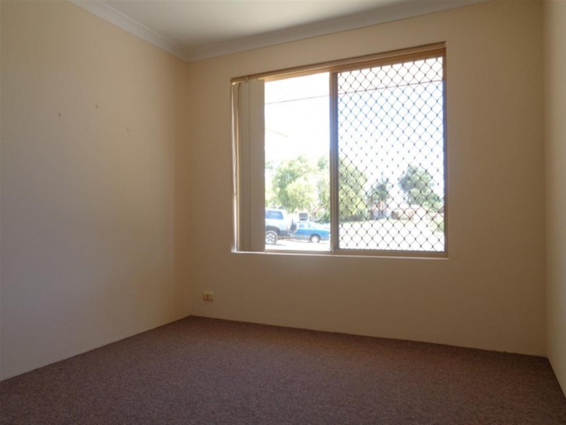 8 Fox Close, Waikiki WA 6169