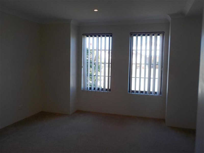 45 Boyle Avenue, Rockingham WA 6168