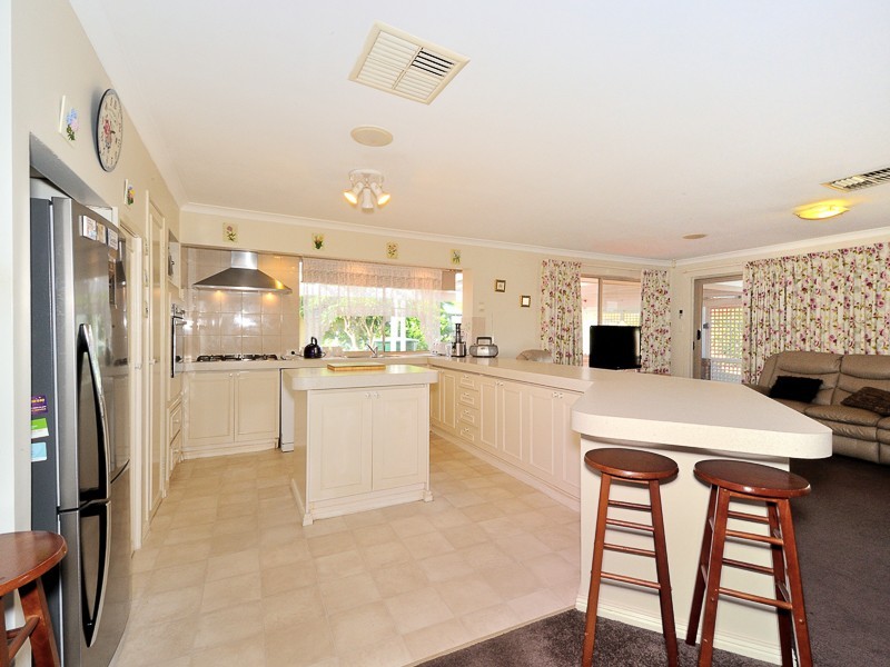 6  Portsea Place, Cooloongup WA 6168