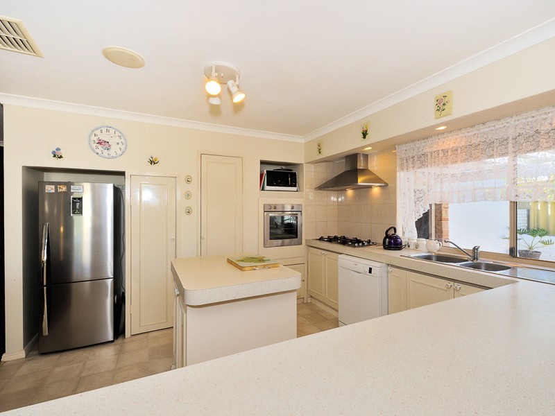 6  Portsea Place, Cooloongup WA 6168