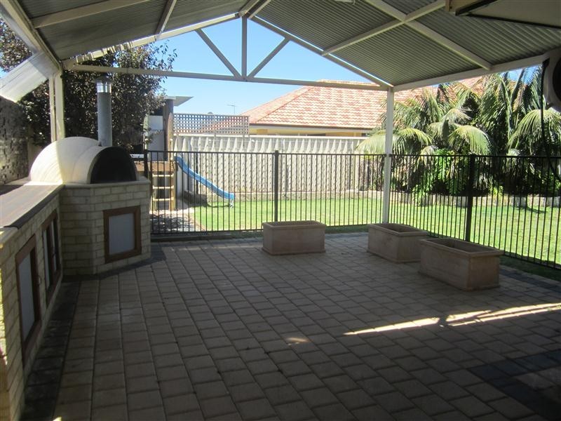 13 Noosa Drive, Secret Harbour WA 6173