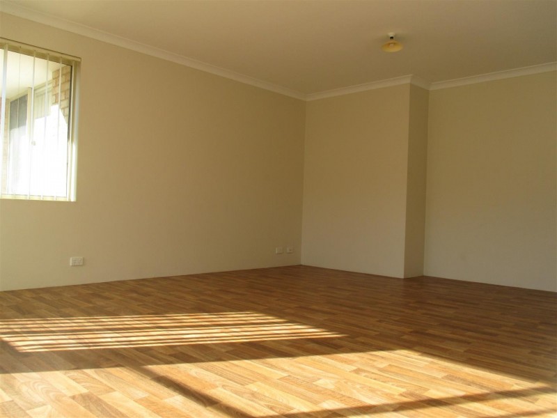 77 Parkland Drive, Warnbro WA 6169