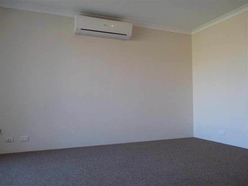 77 Parkland Drive, Warnbro WA 6169