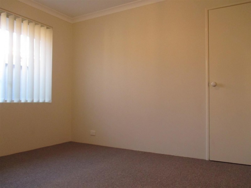 77 Parkland Drive, Warnbro WA 6169