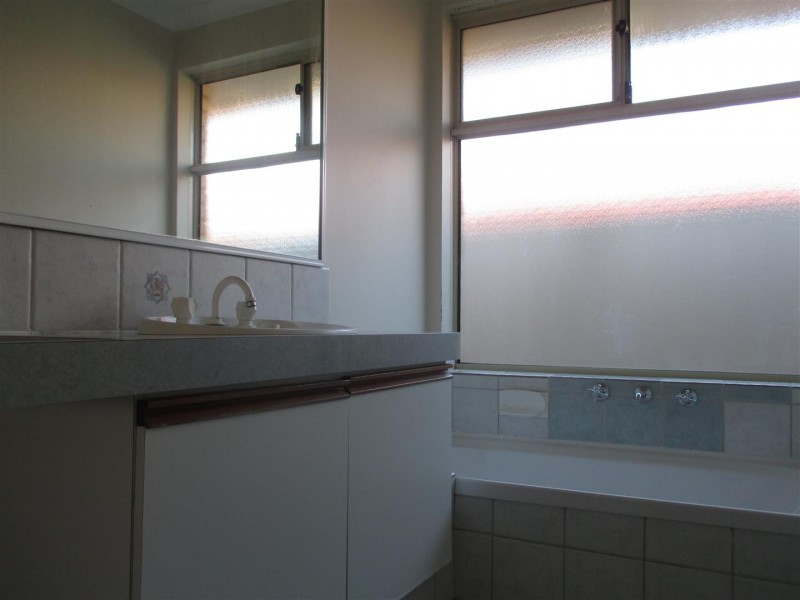 77 Parkland Drive, Warnbro WA 6169