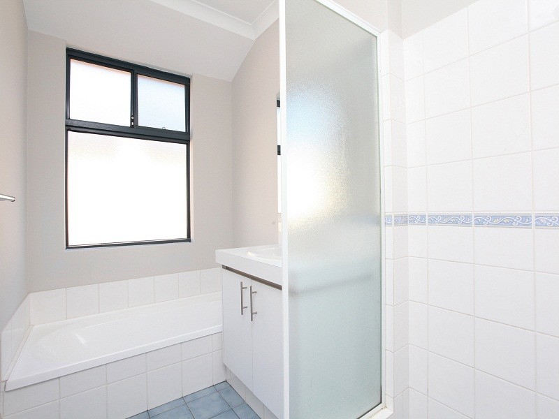 32 Wittecarra Crescent, Port Kennedy WA 6172