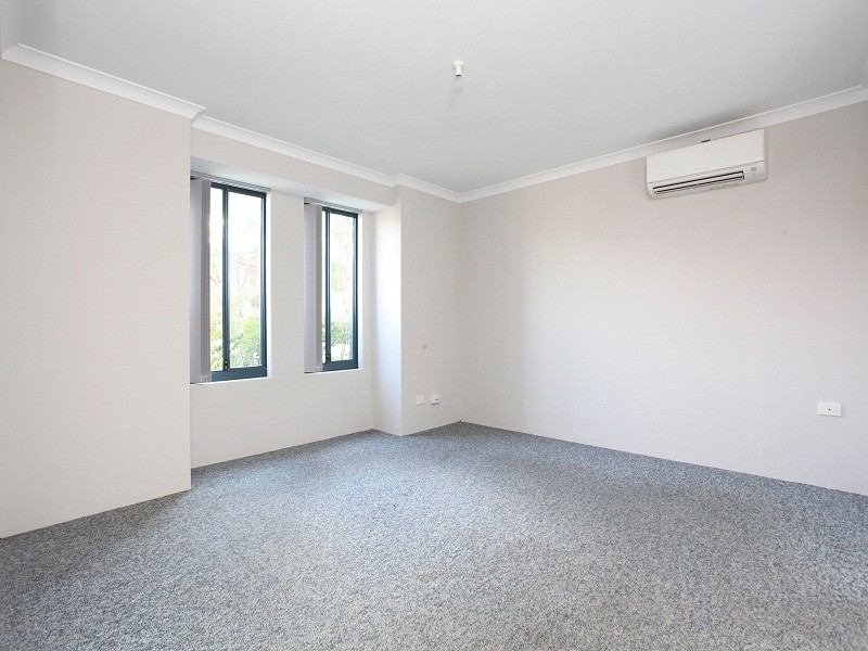 32 Wittecarra Crescent, Port Kennedy WA 6172