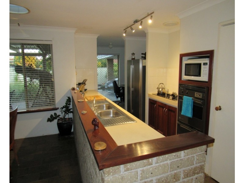 2 Brighton Close, Warnbro WA 6169