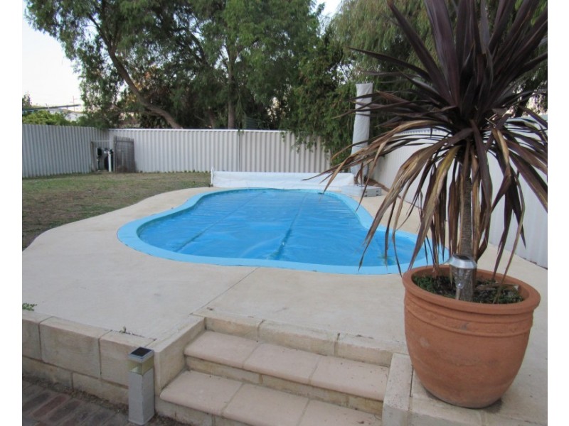 2 Brighton Close, Warnbro WA 6169