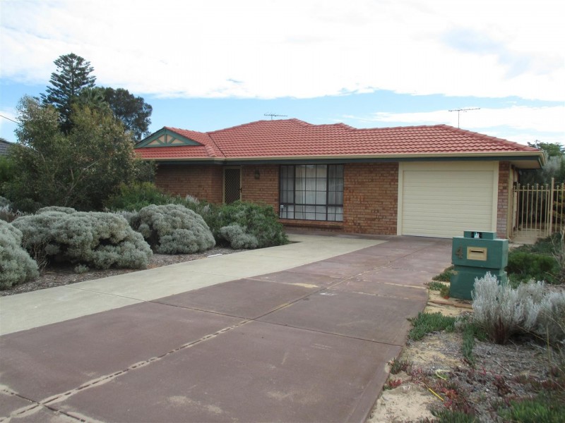 4 Elswick Street, Safety Bay WA 6169