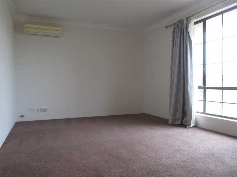 4 Elswick Street, Safety Bay WA 6169