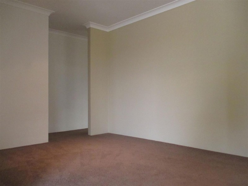 4 Elswick Street, Safety Bay WA 6169