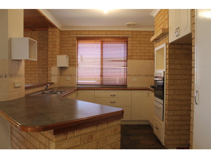 4 Bideford Street, Warnbro WA 6169