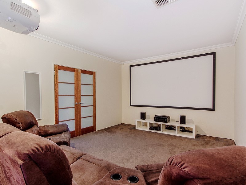 23 Arrowwood Loop, Secret Harbour WA 6173