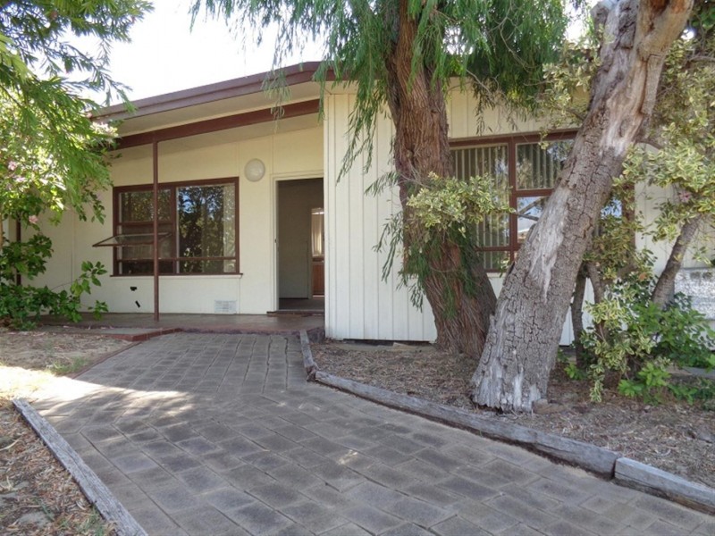 4 Mangles Street, Warnbro WA 6169