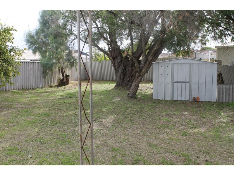 4 Mangles Street, Warnbro WA 6169