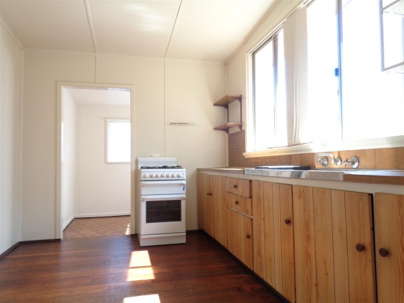 4 Mangles Street, Warnbro WA 6169