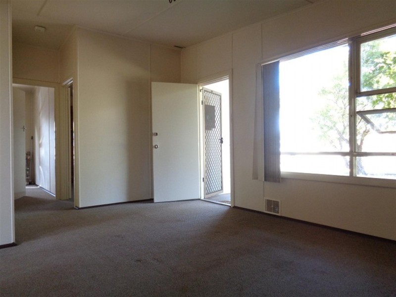 4 Mangles Street, Warnbro WA 6169