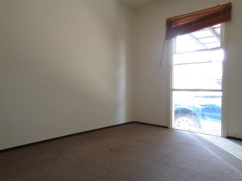 4 Mangles Street, Warnbro WA 6169