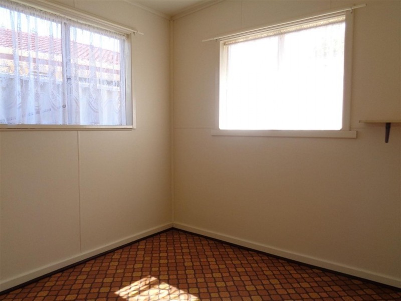 4 Mangles Street, Warnbro WA 6169