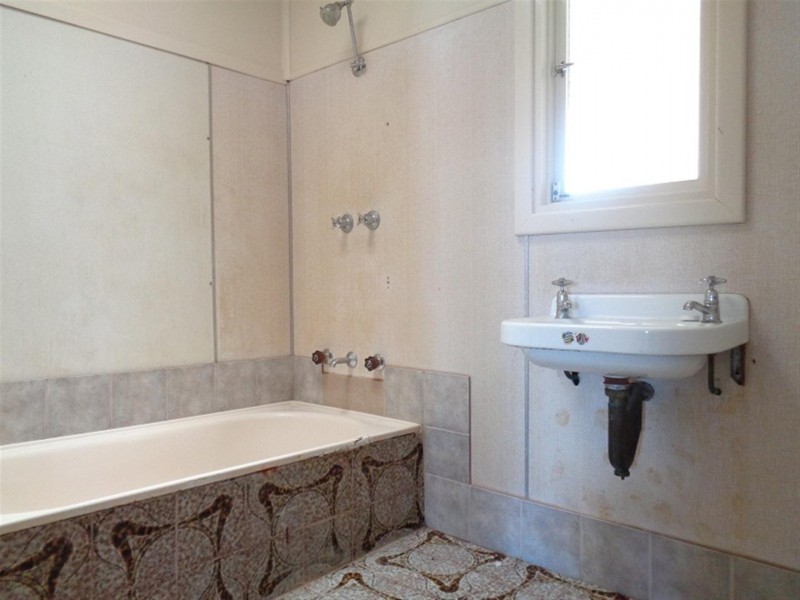 4 Mangles Street, Warnbro WA 6169